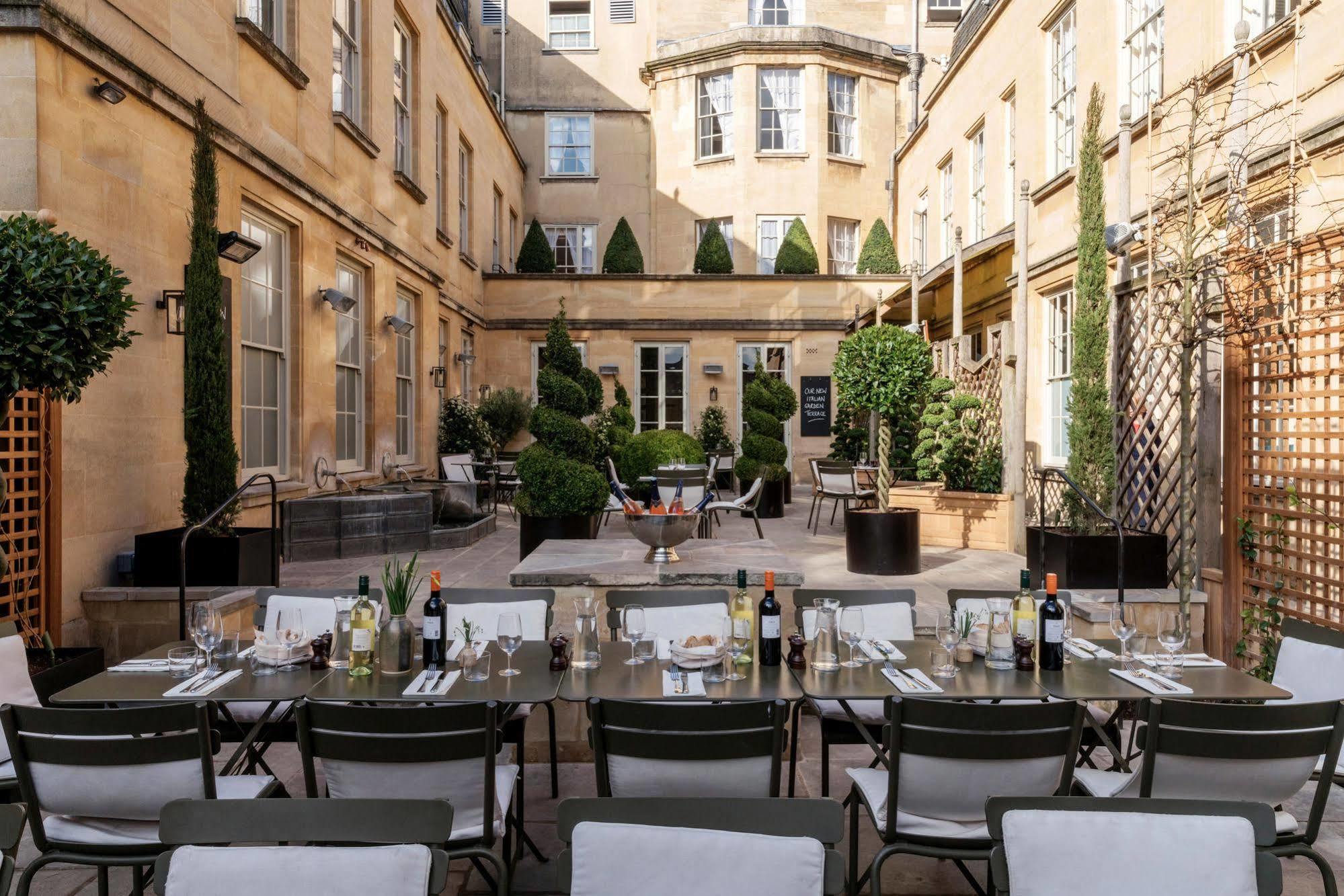 Old Bank Hotel Oxford Kültér fotó The courtyard at the hotel