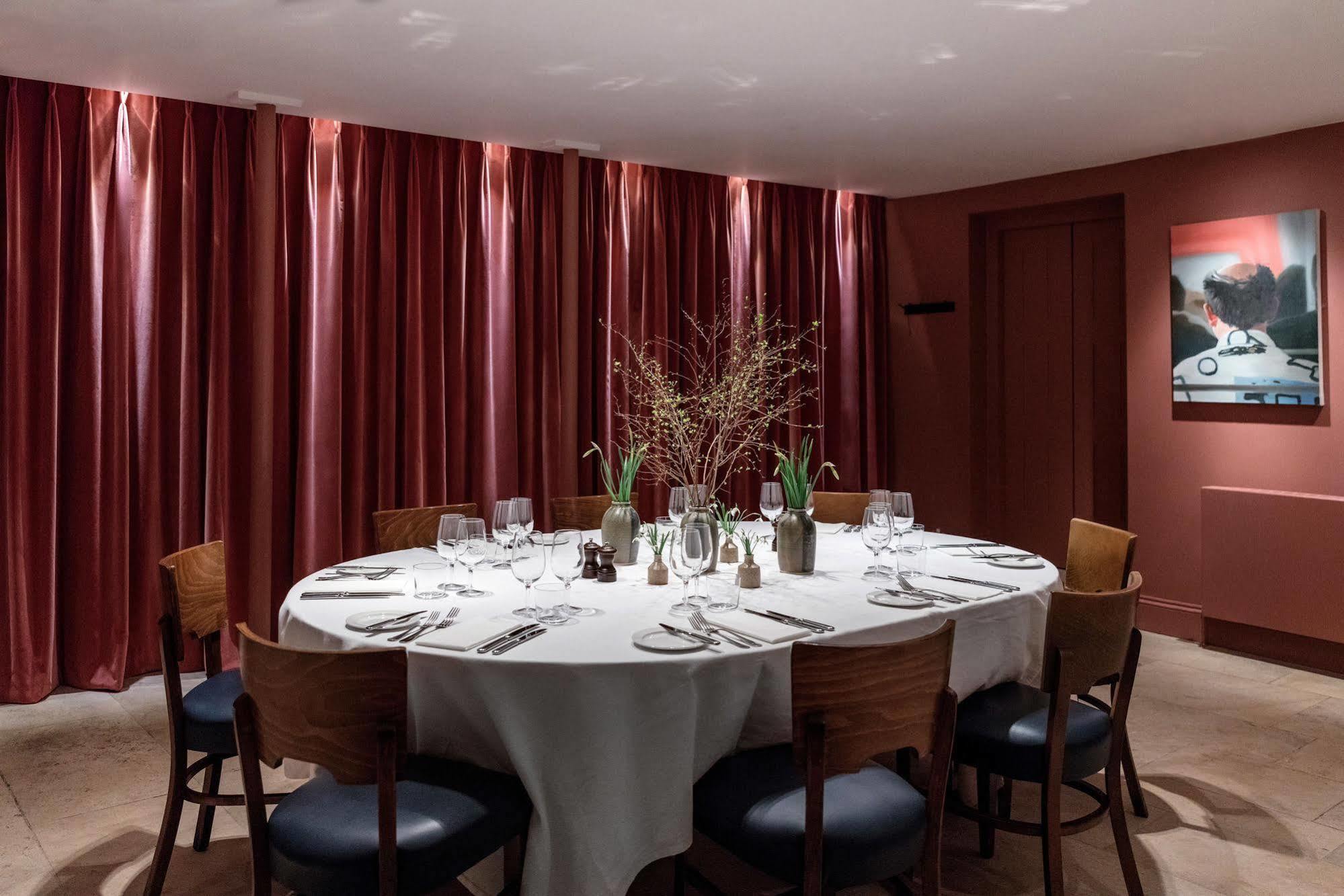 Old Bank Hotel Oxford Kültér fotó The dining room at the 2012 Olympic Village