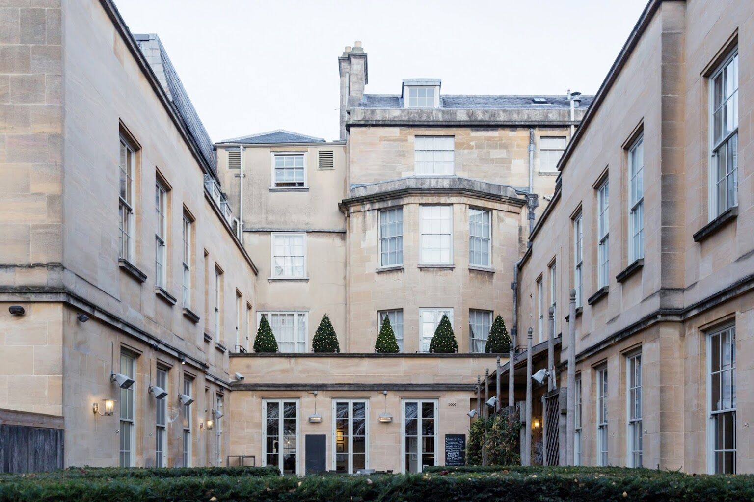 Old Bank Hotel Oxford Kültér fotó The courtyard of the Royal Society
